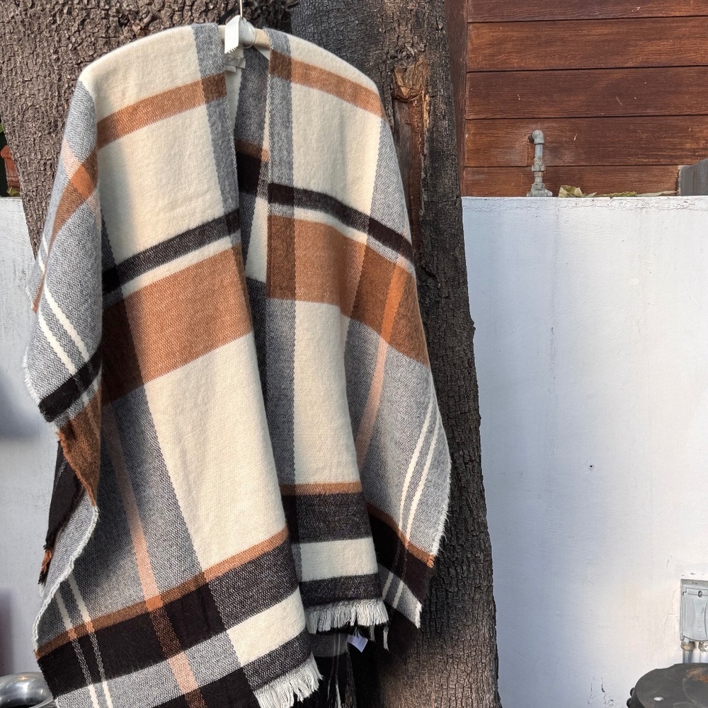 LOFT Plaid Poncho Wrap Fringe Hem Cream Brown Grey M/L Cozy Fall Layer